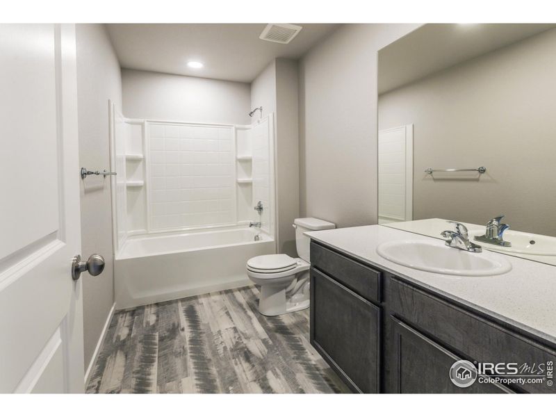 EXAMPLE PHOTO: SECONDARY BATH