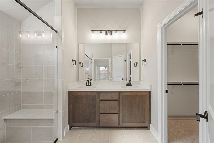Furnished interior view inside a new home in Sable Creek, Sanger (Image 10).