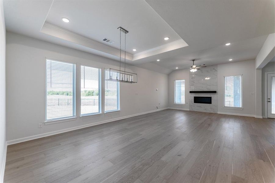 Spacious, unfurnished interior of a new home in Heath Golf & Yacht Club, Heath (Image 20).