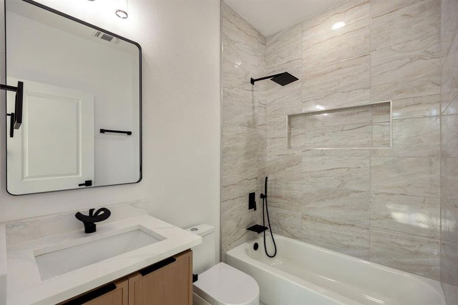 Furnished interior view inside a new home in , Dallas (Image 13).