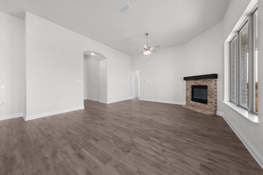 Spacious, unfurnished interior of a new home in Berkshire Estates, Mesquite (Image 22).