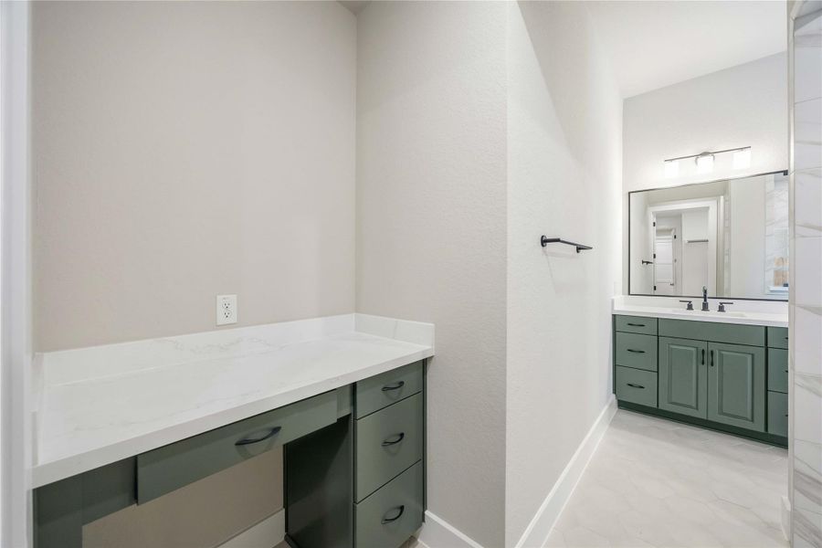 Furnished interior view inside a new home in Valencia, Manvel (Image 16).