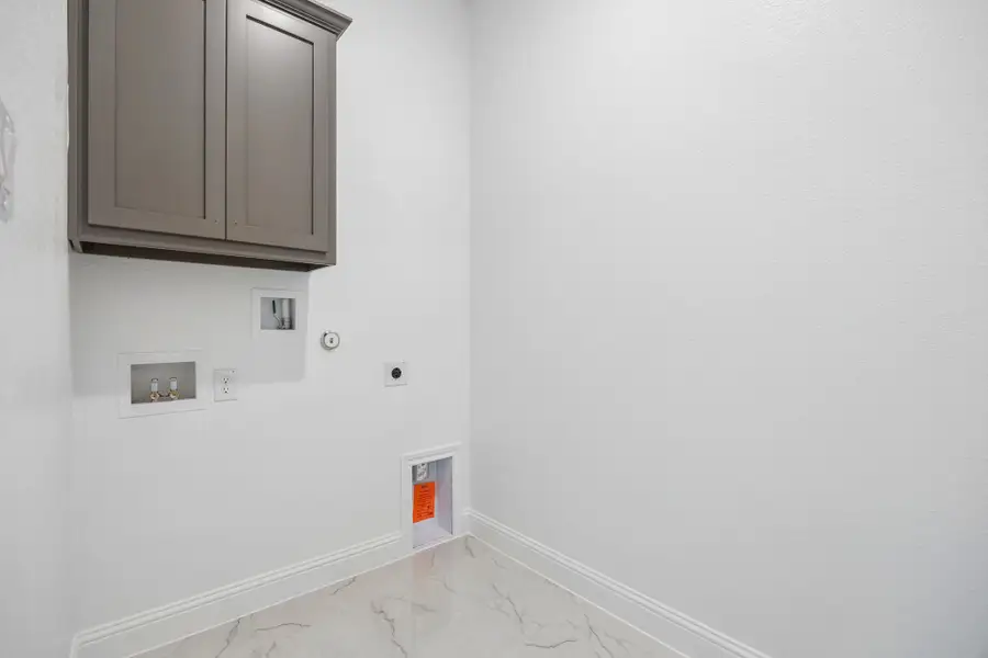 Spacious, unfurnished interior of a new home in Mayfield Farms, Arlington (Image 25).