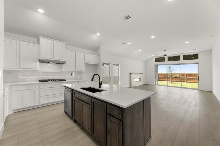 12. 2409 Belmont - Kitchen (3)