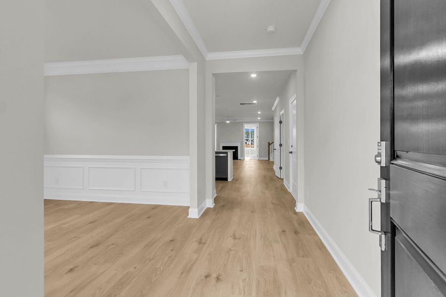 Spacious, unfurnished interior of a new home in Tidewater at Lakes of Cane Bay, Summerville (Image 14).