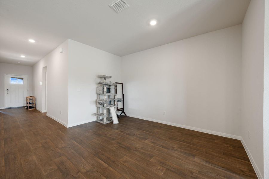 Spacious, unfurnished interior of a new home in Carillon, Manor (Image 18). Spacious, unfurnished interior of a new home in Carillon, Manor (Image 18).