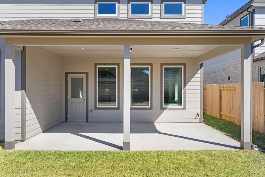 Exterior details and patio area of a home in Barton Creek Ranch, Conroe (Image 3). Exterior details and patio area of a home in Barton Creek Ranch, Conroe (Image 3).