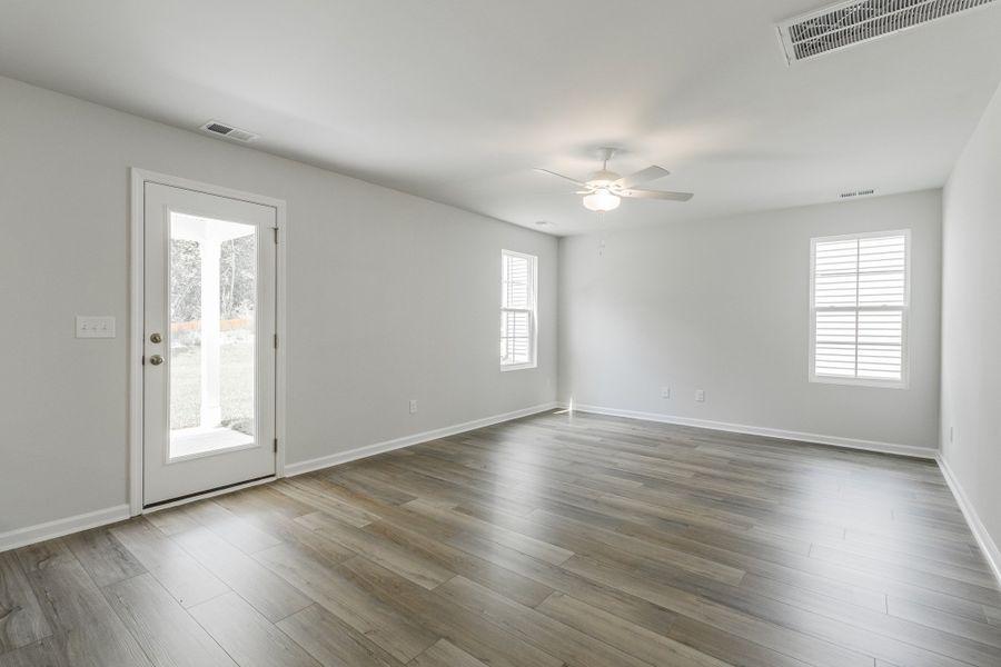 Spacious, unfurnished interior of a new home in Killians Crossing, Blythewood (Image 17).