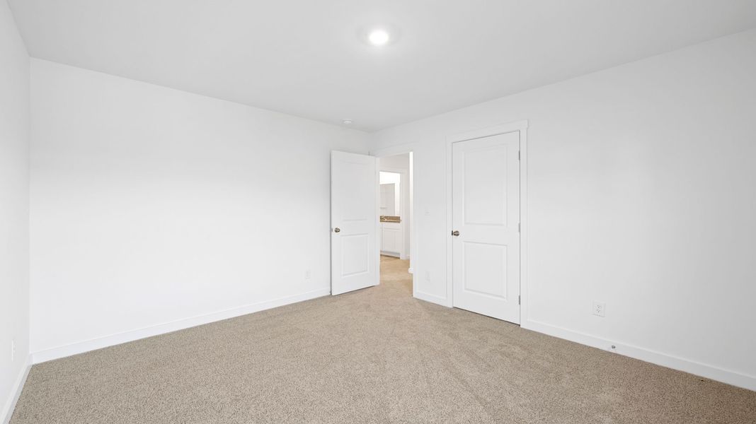 Spacious, unfurnished interior of a new home in Hawks Landing, Apison (Image 29).