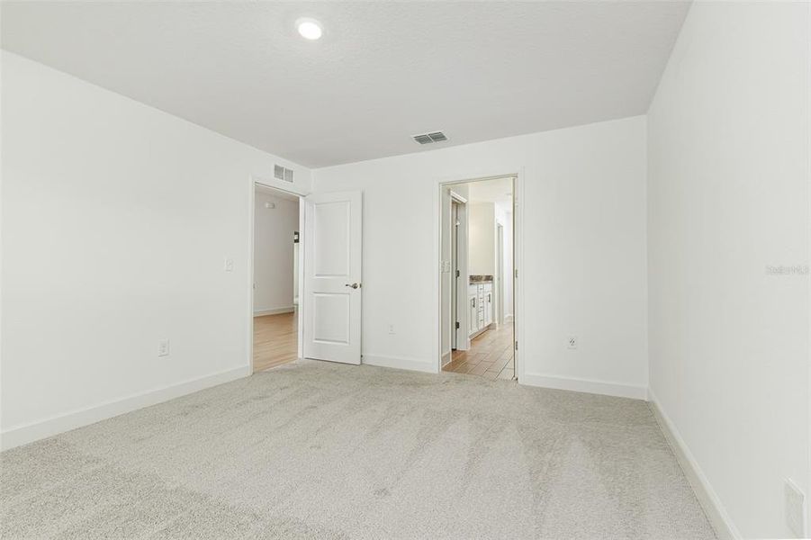 Spacious, unfurnished interior of a new home in , Winter Haven (Image 17).