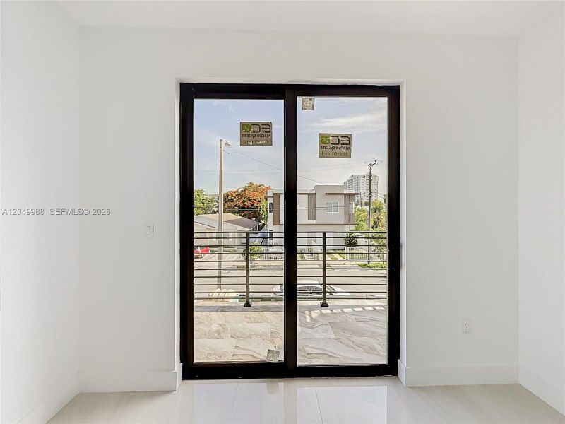 Spacious, unfurnished interior of a new home in , Miami (Image 28).