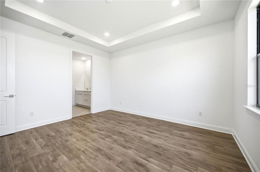 Spacious, unfurnished interior of a new home in , Apollo Beach (Image 12).