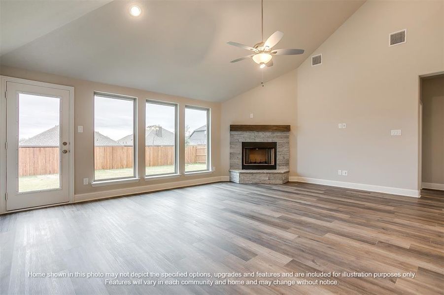 Spacious, unfurnished interior of a new home in The Retreat - Phase 1, Waxahachie (Image 10).