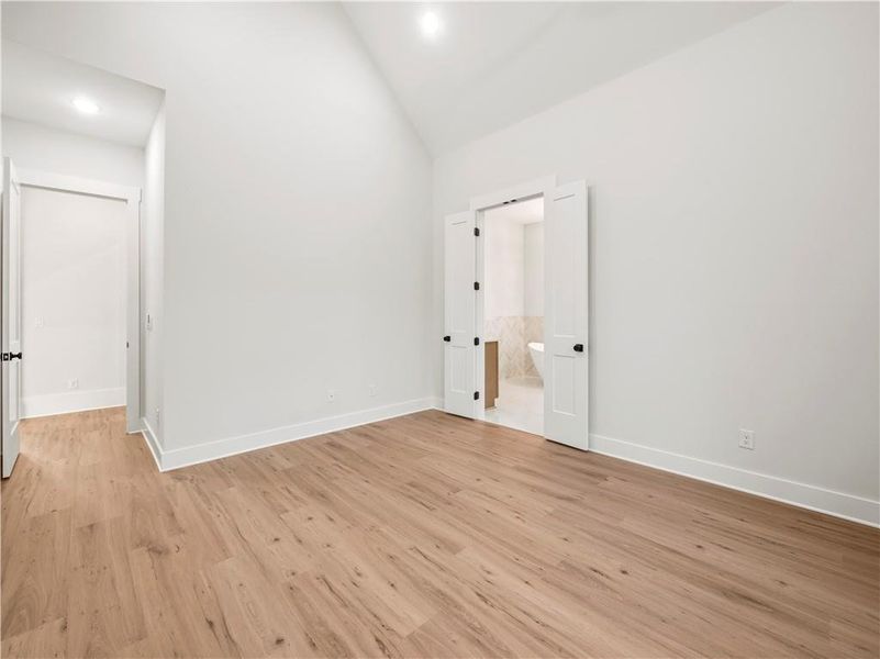 Spacious, unfurnished interior of a new home in , Gainesville (Image 28).