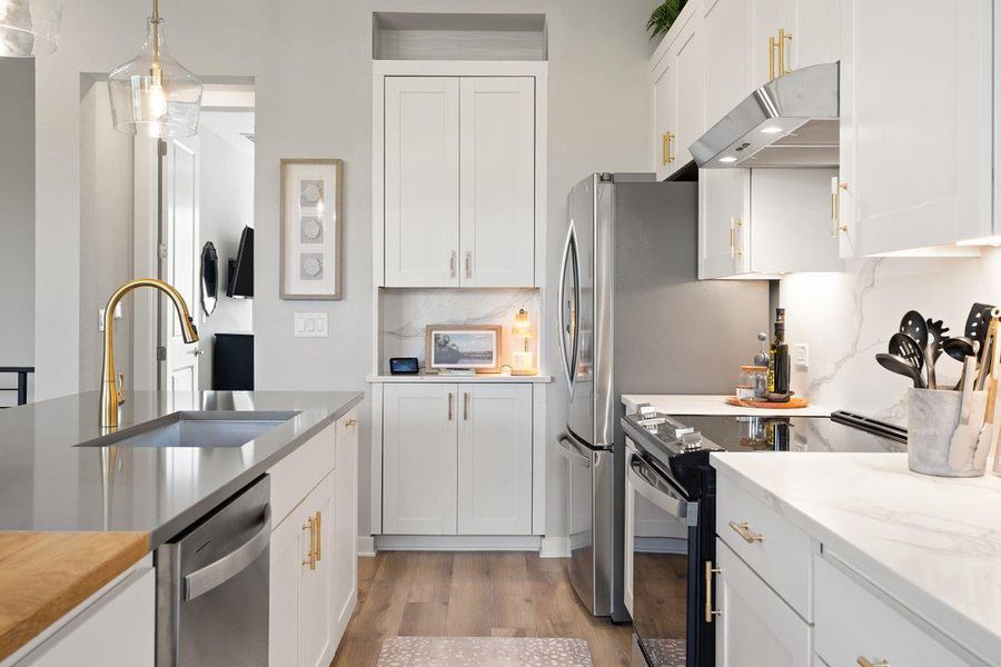 Stainless farmhouse sink, upgraded appliances. Stainless farmhouse sink, upgraded appliances.