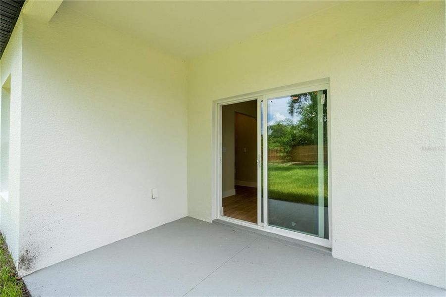 Exterior details and patio area of a home in , Orlando (Image 26).