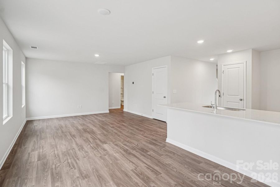 Spacious, unfurnished interior of a new home in Frey Creek, Spartanburg (Image 21).