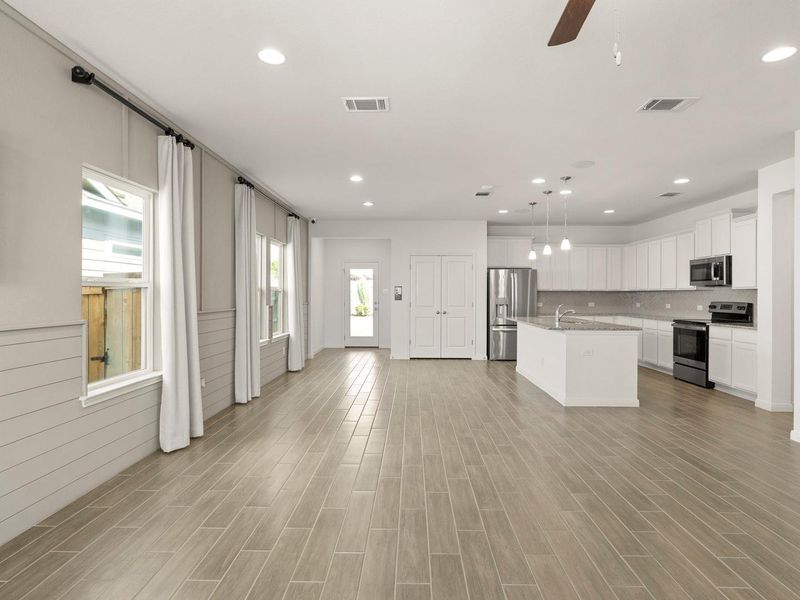 Spacious, unfurnished interior of a new home in Cool Water at Sonterra, Jarrell (Image 16).