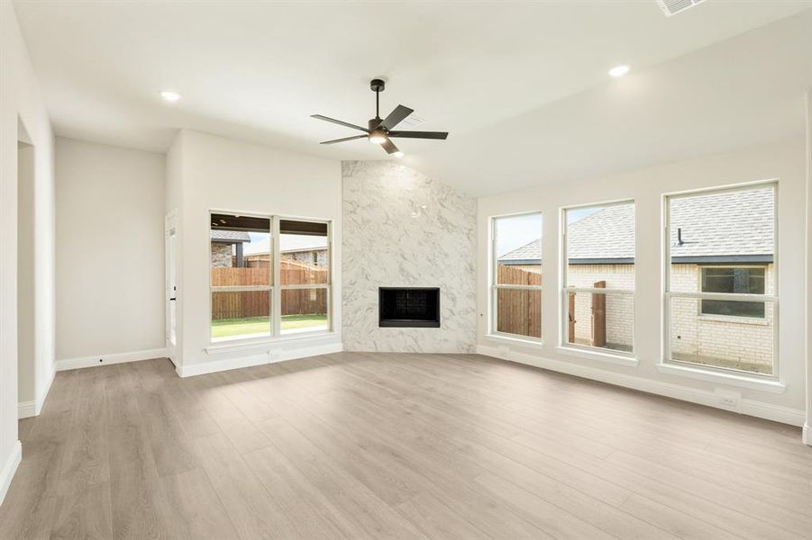 Spacious, unfurnished interior of a new home in Sunset Ridge, Alvarado (Image 31).