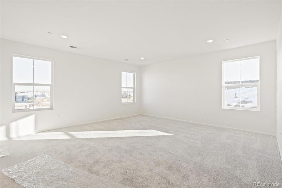 Spacious, unfurnished interior of a new home in The Nest Classic at Canyon Creek, Erie (Image 19).