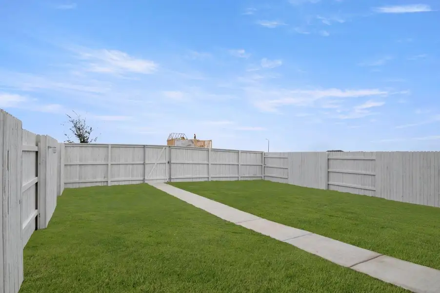 Exterior details and patio area of a home in Harvest Ridge, Elgin (Image 2).