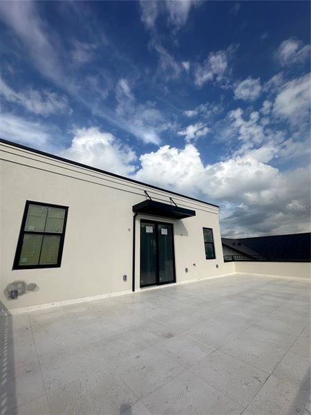 Exterior details and patio area of a home in , Tampa (Image 12).