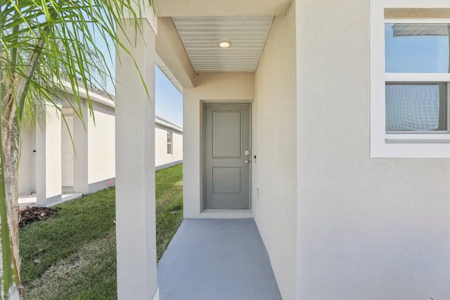 Representative exterior details of a home built from the Vista by Maronda Homes in Malabar Springs, Palm Bay (Image 21).