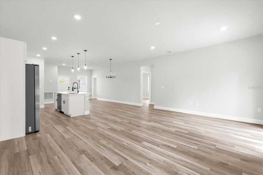Spacious, unfurnished interior of a new home in , Ocala (Image 24).
