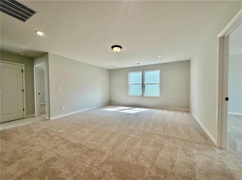 Spacious, unfurnished interior of a new home in , Lilburn (Image 24).