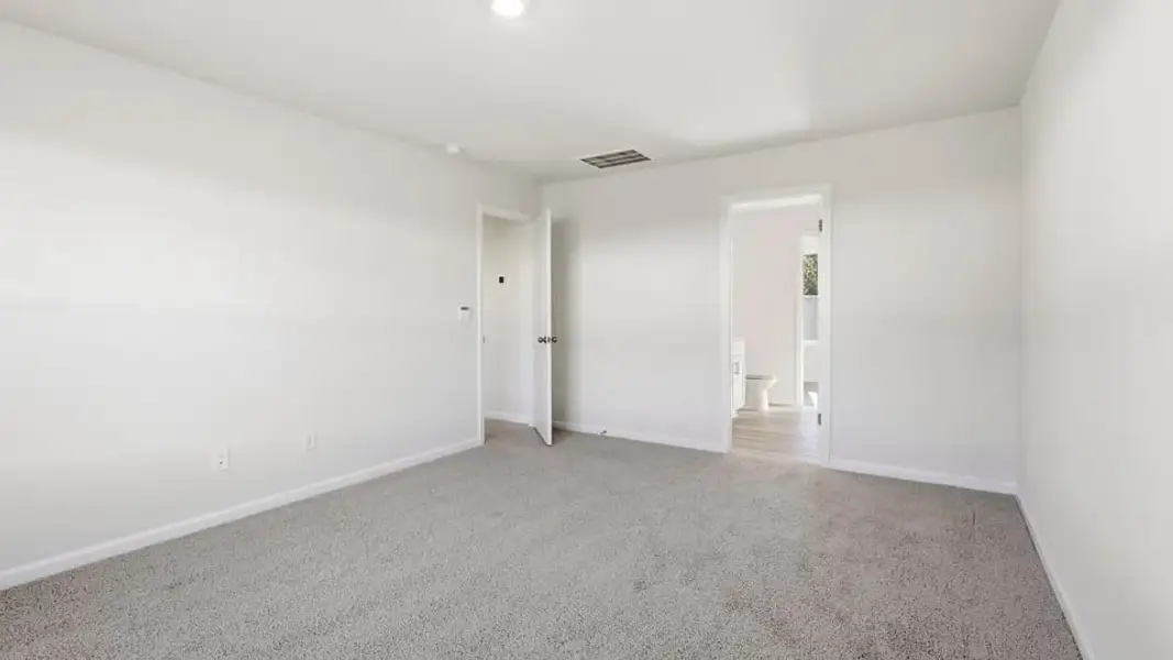 Spacious, unfurnished interior of a new home in Cedar Gap, Fountain Inn (Image 25).