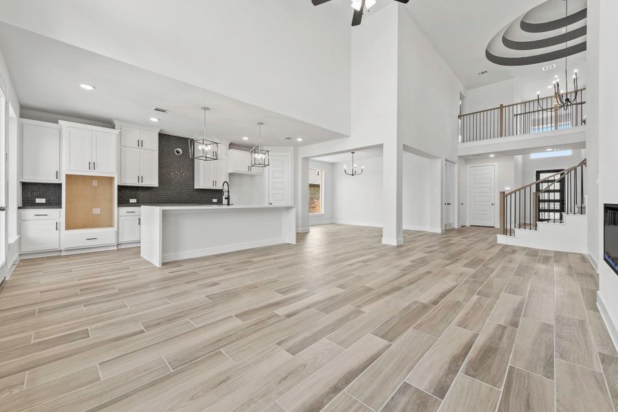 Spacious, unfurnished interior of a new home in Sunterra, Katy (Image 20). Spacious, unfurnished interior of a new home in Sunterra, Katy (Image 20).