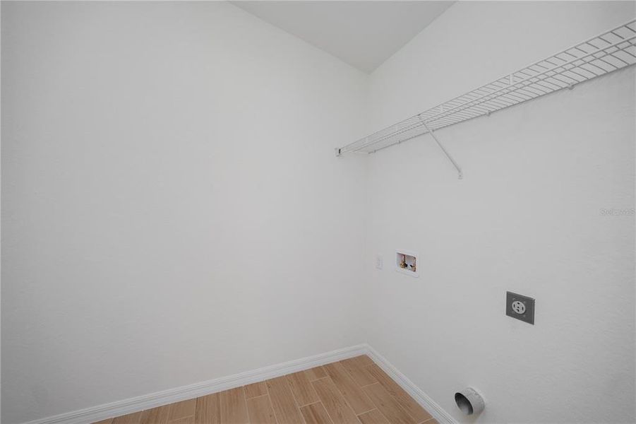 Spacious, unfurnished interior of a new home in , Sebring (Image 21).