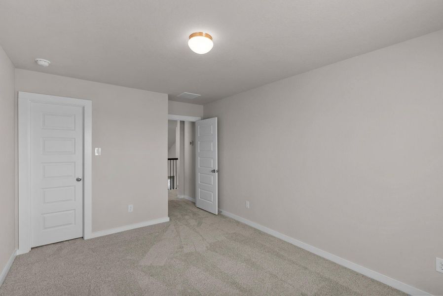 Spacious, unfurnished interior of a new home in Morton Creek Ranch, Katy (Image 8).