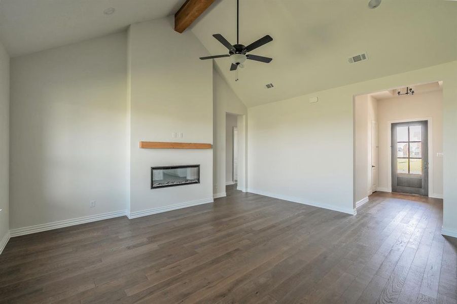 Spacious, unfurnished interior of a new home in Matthews Farms, Venus (Image 27).