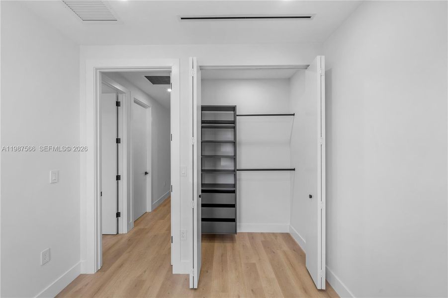 Spacious, unfurnished interior of a new home in , Miami (Image 21).