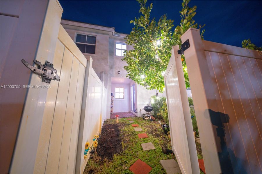 Exterior details and patio area of a home in , Pembroke Pines (Image 28).