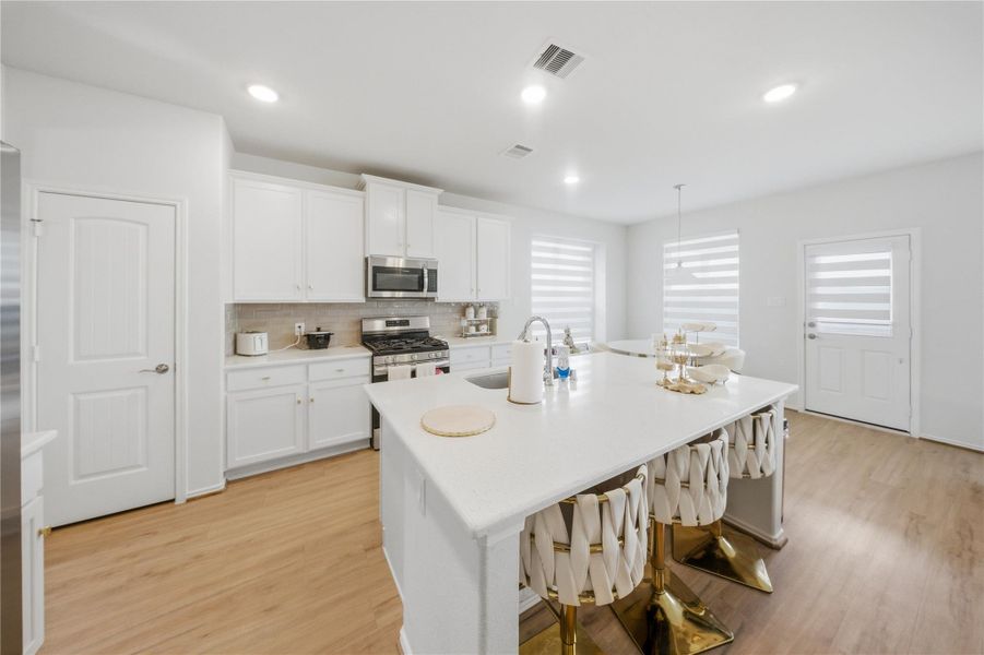 Furnished interior view inside a new home in Sierra Vista, Iowa Colony (Image 4).