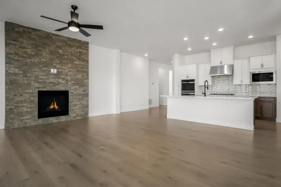 The Glisen - Family Room