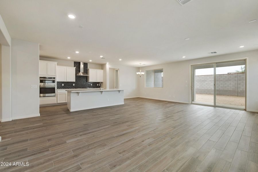 GREAT ROOM / KITCHEN GREAT ROOM / KITCHEN