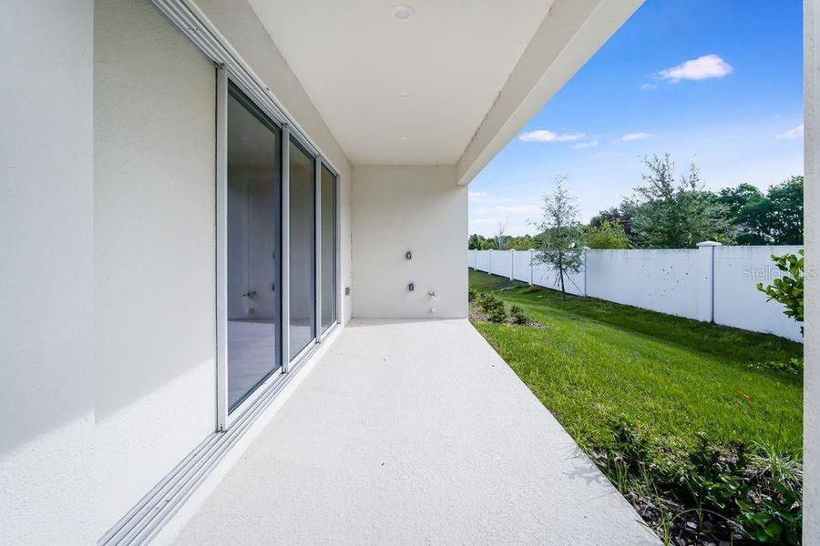 Exterior details and patio area of a home in Brookland Park, Auburndale (Image 2).