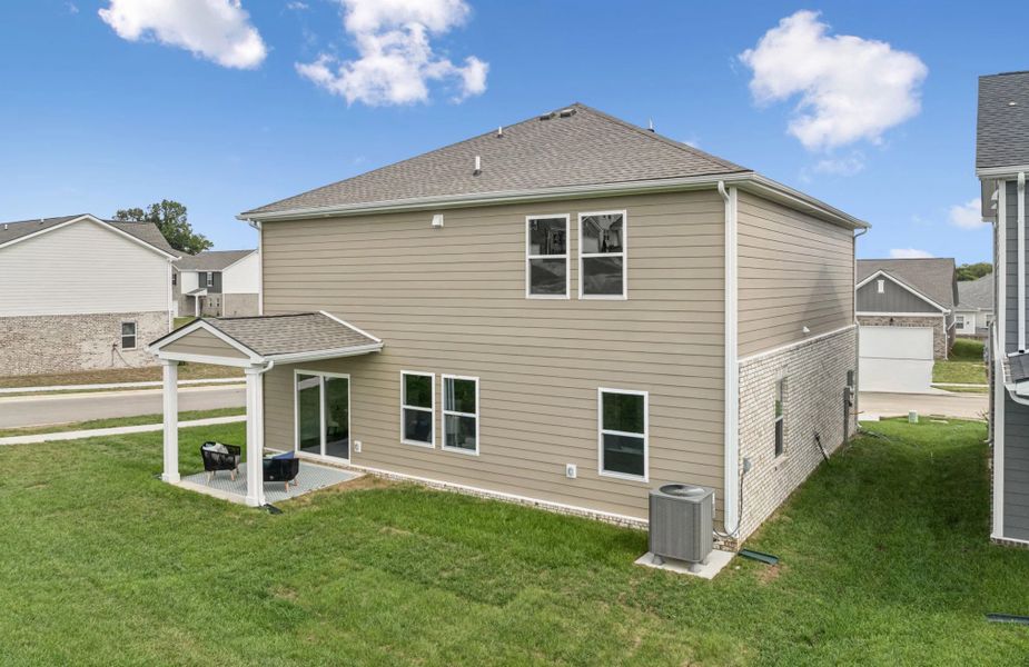 Exterior details and patio area of a home in Cades Bluff, Lebanon (Image 29).