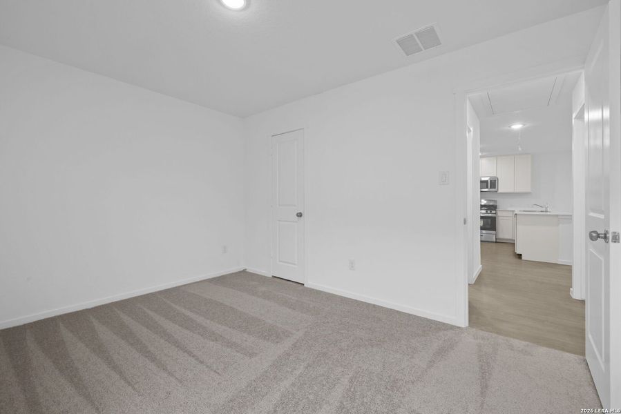 Spacious, unfurnished interior of a new home in Voss Farms, New Braunfels (Image 14).