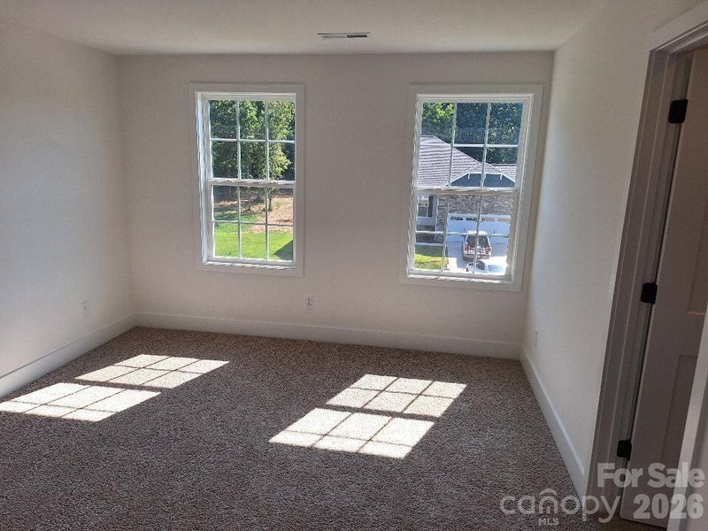 Spacious, unfurnished interior of a new home in Cardiff Glyn, Catawba (Image 27).