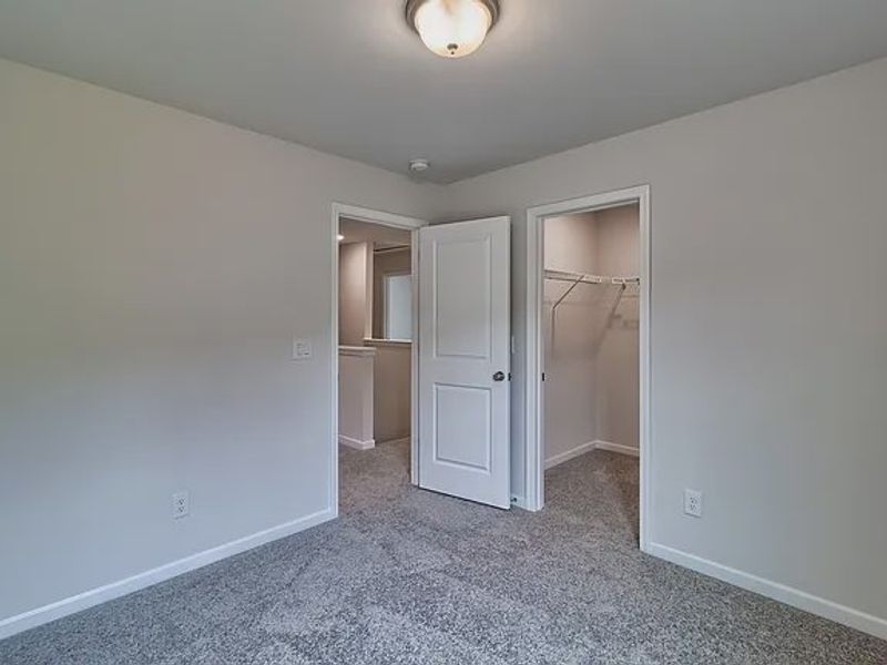 Spacious, unfurnished interior of a new home in Emanuel Creek, West Columbia (Image 13).