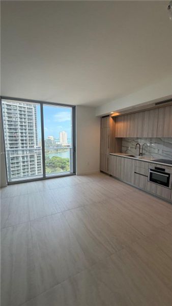 Spacious, unfurnished interior of a new home in , Miami (Image 10).
