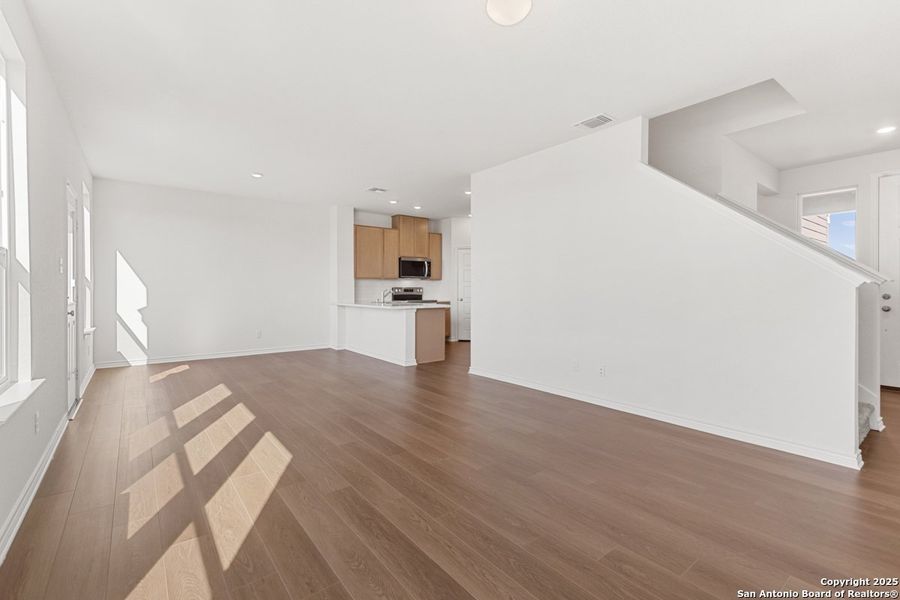 Spacious, unfurnished interior of a new home in Knox Ridge, Converse (Image 9).