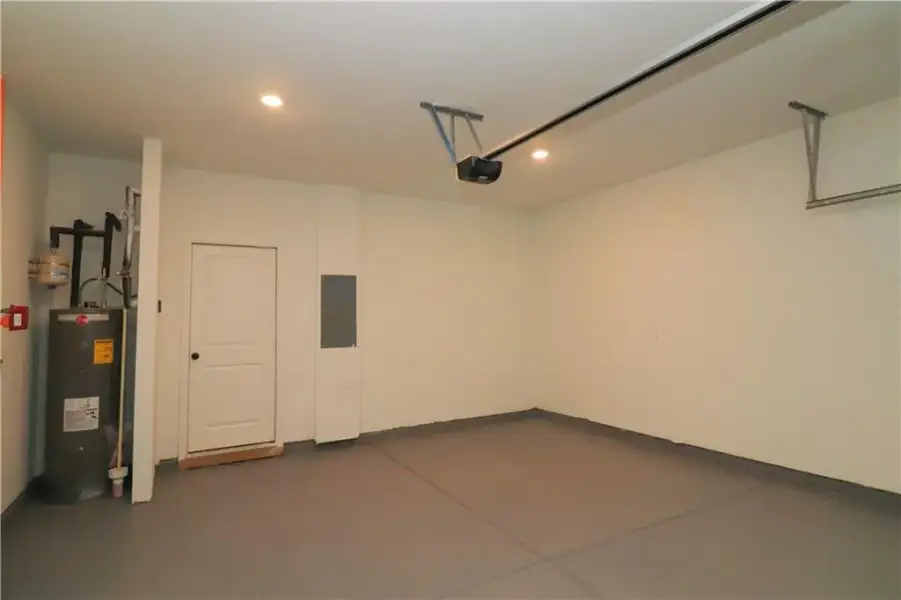 Spacious, unfurnished interior of a new home in , Douglasville (Image 12).