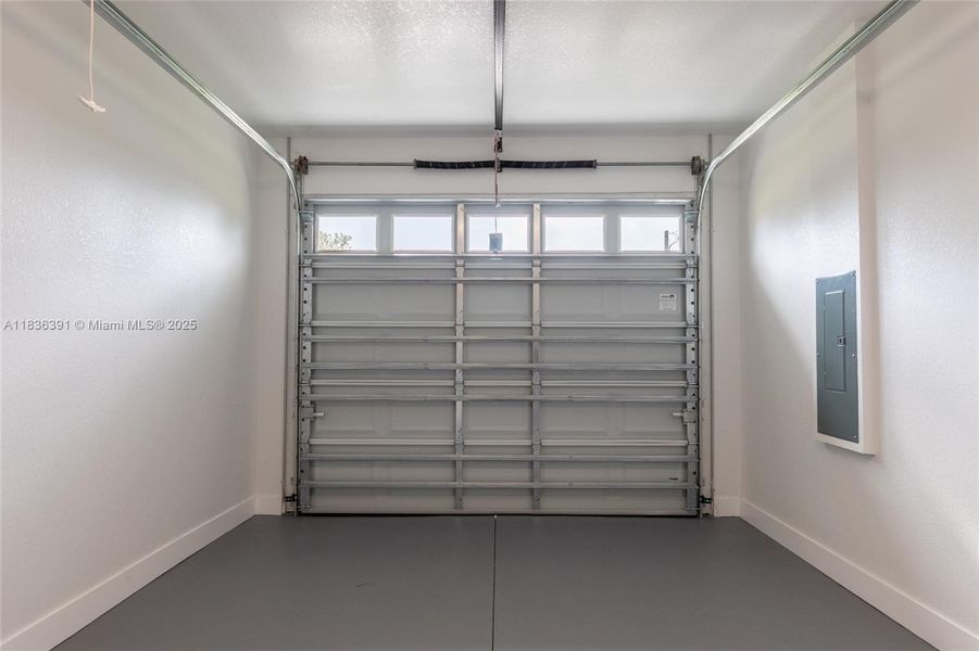 Spacious, unfurnished interior of a new home in , Lake Placid (Image 15).