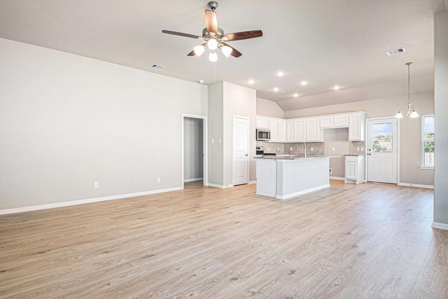 Spacious, unfurnished interior of a new home in Clear View Estates, Willis (Image 14).