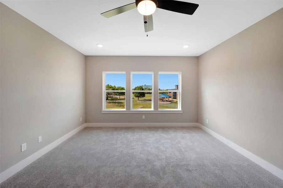 Spacious, unfurnished interior of a new home in Retreat at Oak Park, Houston (Image 17).